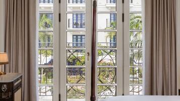 Superior 1 King, Plaza View | Vista desde la habitación