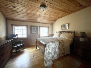 3 bedrooms, free WiFi, bed sheets - Creekside Cabin Vacation Rental (Everett)