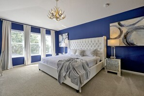 6 bedrooms, desk, iron/ironing board, travel cot