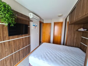 2 bedrooms, WiFi, bed sheets, wheelchair access - SEA VIEW on the NAUTILUS HOMECLUB BETO CARRERO w/screen (SC)