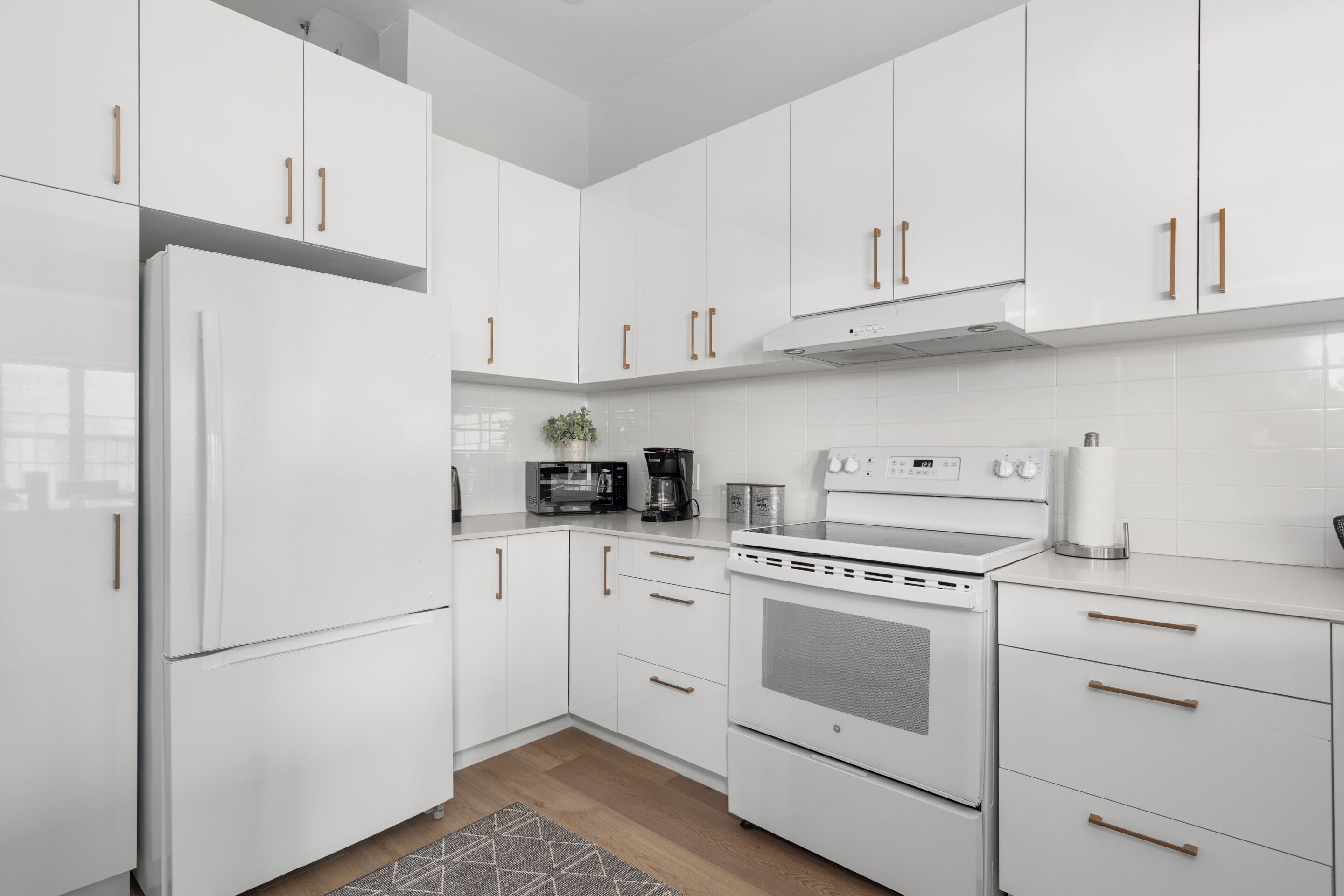 冰箱、微波炉、烤箱、炉灶