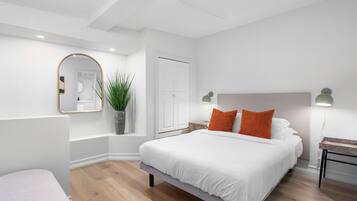 4 bedrooms, iron/ironing board, WiFi, bed sheets