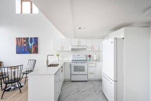 Fridge, microwave, stovetop, dishwasher