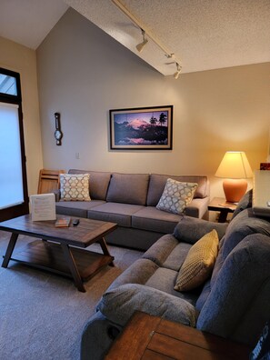 Smart TV, fireplace, DVD player