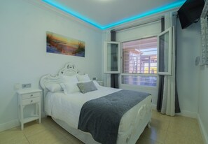 2 bedrooms, desk, iron/ironing board, free WiFi