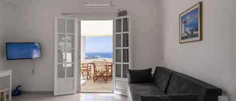 Apartamento | Zona de estar | Televisión de pantalla plana de 32 pulgadas con canales por cable