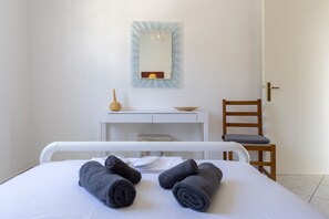 1 chambre, fer et planche à repasser, Wi-Fi gratuit, draps fournis