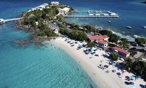Beach nearby, sun loungers, beach towels