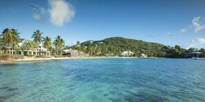 Beach nearby, sun loungers, beach towels