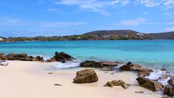 Beach nearby, sun loungers, beach towels