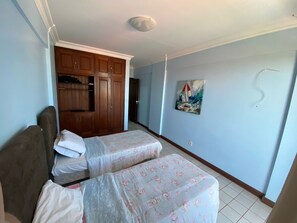 4 bedrooms, iron/ironing board, free WiFi, bed sheets - Calypso solar building A gated community in Atalaia close to the beach. (salinopolis)