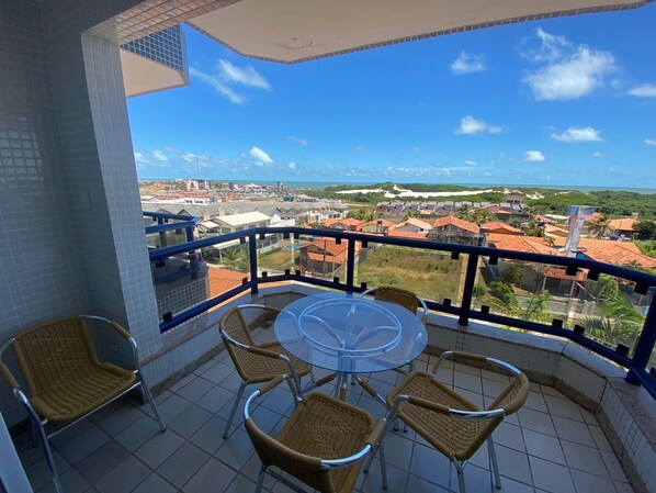 Outdoor dining - Calypso solar building A gated community in Atalaia close to the beach. (salinopolis)