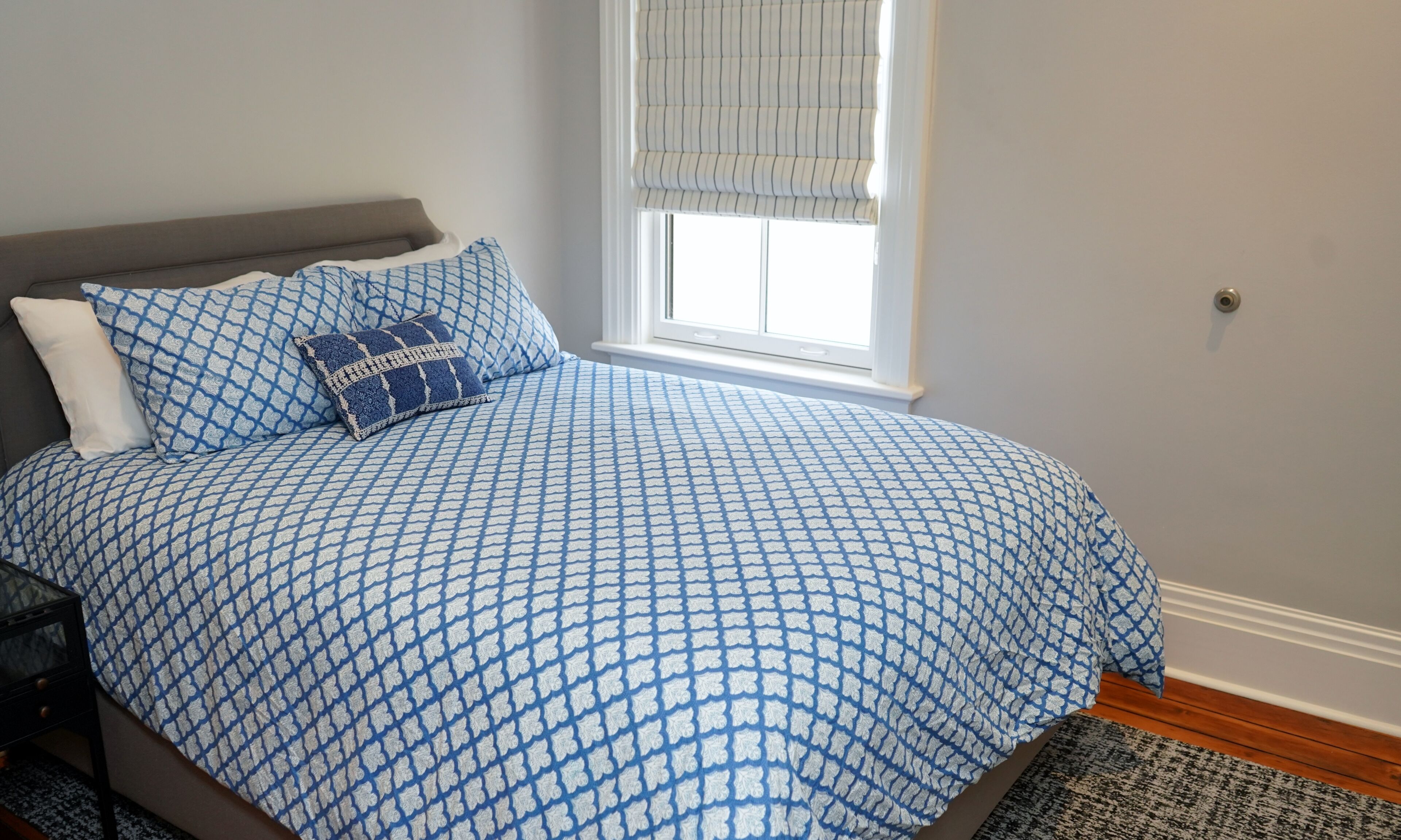 2 makuuhuonetta, silitysrauta/-lauta, ilmainen Wi-Fi, vuodevaatteet