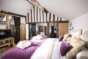 3 bedrooms, iron/ironing board, travel crib, free WiFi