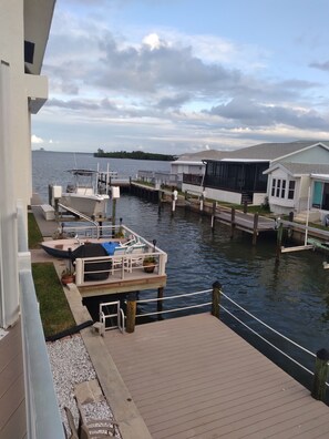 Marina - 3 bdrm 3 bath w separate apt. Nettles isle resort, priv. beach, deck, sleeps 10 (Jensen Beach)