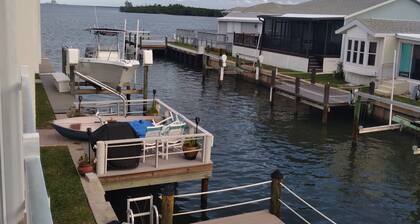 3 bdrm 3 bath w separate apt. Nettles isle resort, priv. beach, deck, sleeps 10
