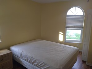 3 habitaciones, cuna de viaje, wifi gratis y ropa de cama 