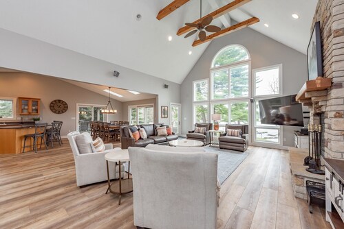 Peaceful Cove Stay w/ Foosball & Hot Tub