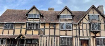 Luxury, modern town centre, 2 beds, free parking for one vehicle