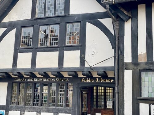 Luxury, modern town centre, 2 beds, free parking for one vehicle 