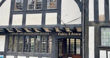 Luxury, modern town centre, 2 beds, free parking for one vehicle