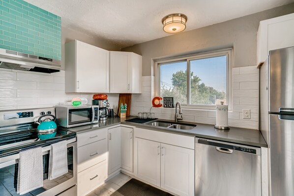 Enjoy cooking in this well-equipped kitchen with an oven, microwave, and dishwasher.