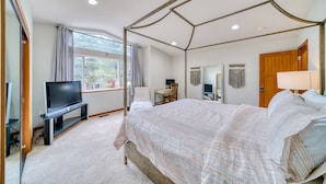 3 Schlafzimmer, Schreibtisch, Bügeleisen/Bügelbrett, Reisekinderbett