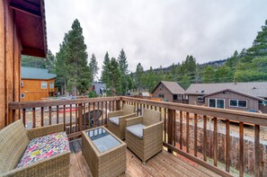 Terrace/patio - Clean Spacious 3 Bed Nash Family Cabin. 2300sq/ft (South Lake Tahoe)