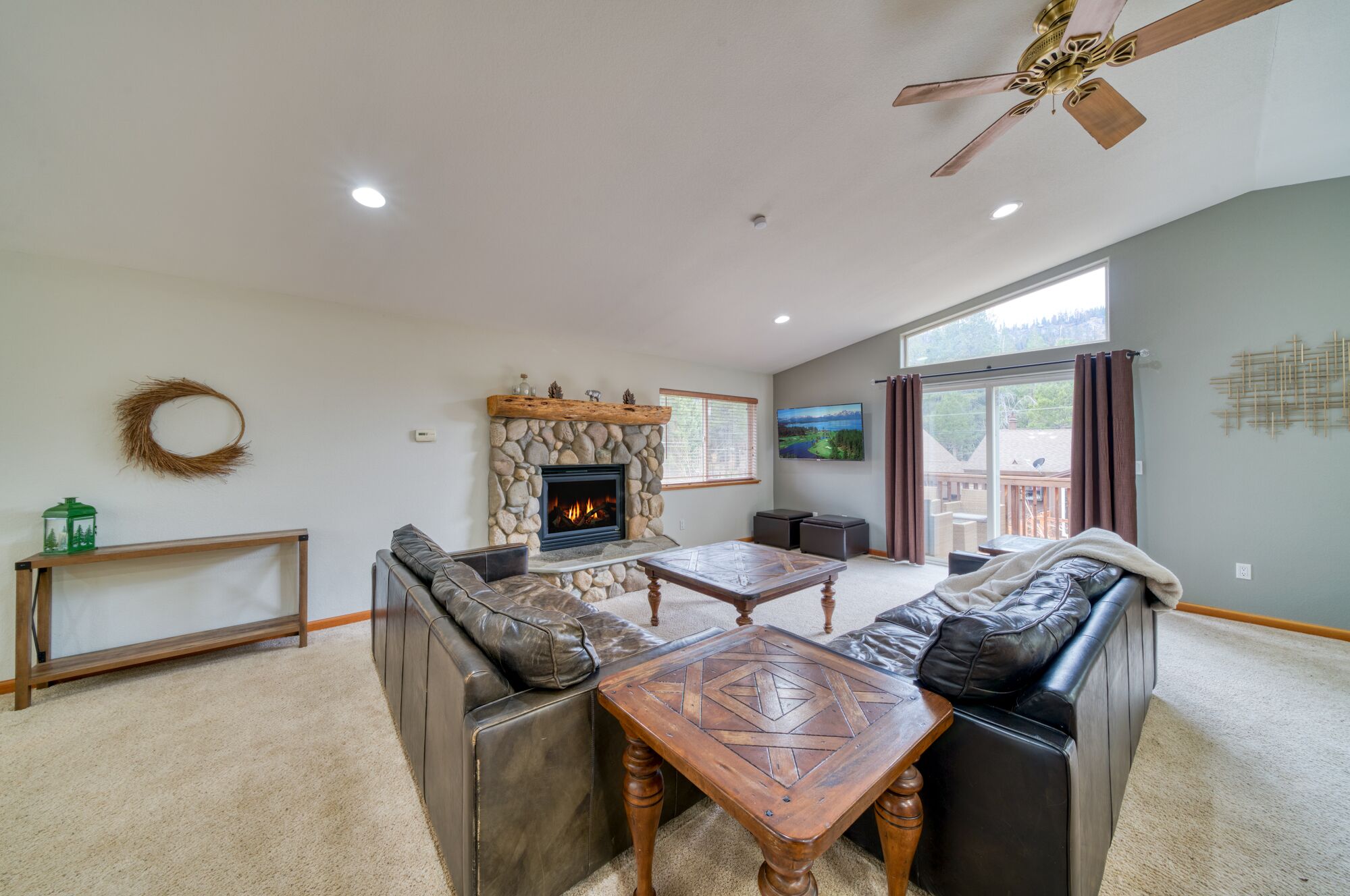 Smart TV, fireplace, computer monitors