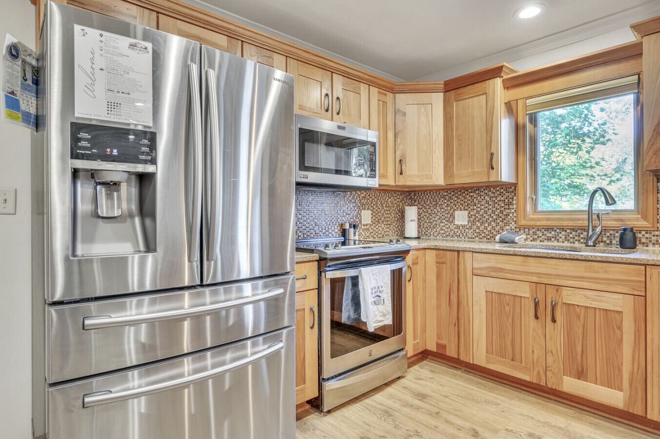 Kylskåp, mikrovågsugn, ugn och spishäll