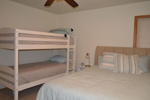 3 chambres, fer et planche à repasser, Wi-Fi gratuit, draps fournis
