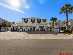Exterior - Beautiful Studio ~ Pet Friendly ~ Steps to the Beach! (Saint Augustine Beach)