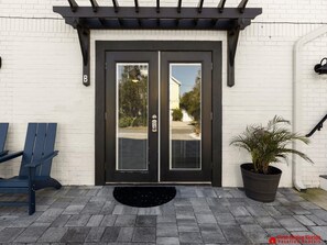 Exterior detail - Beautiful Studio ~ Pet Friendly ~ Steps to the Beach! (Saint Augustine Beach)