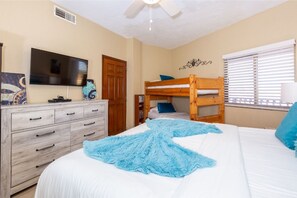 2 bedrooms, in-room safe, desk, iron/ironing board