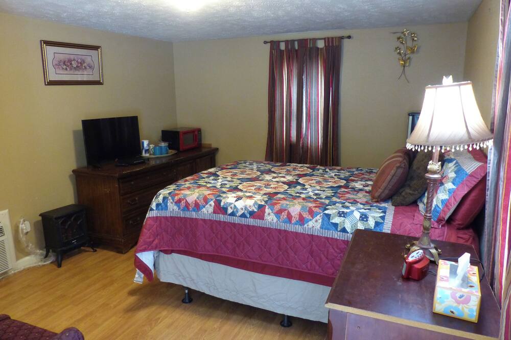 Country Cabin in the Eureka Springs Area