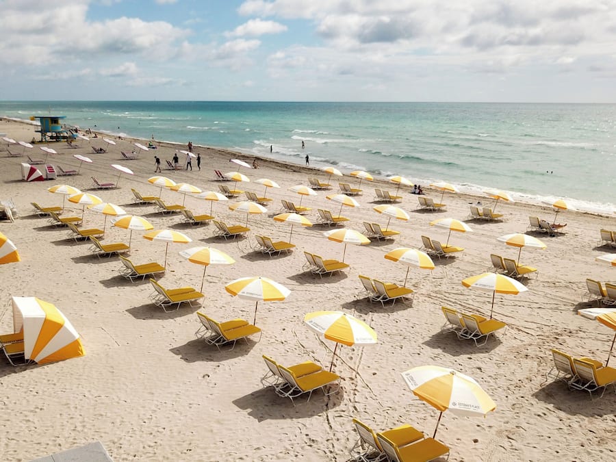 Beach nearby, white sand, sun-loungers, beach towels