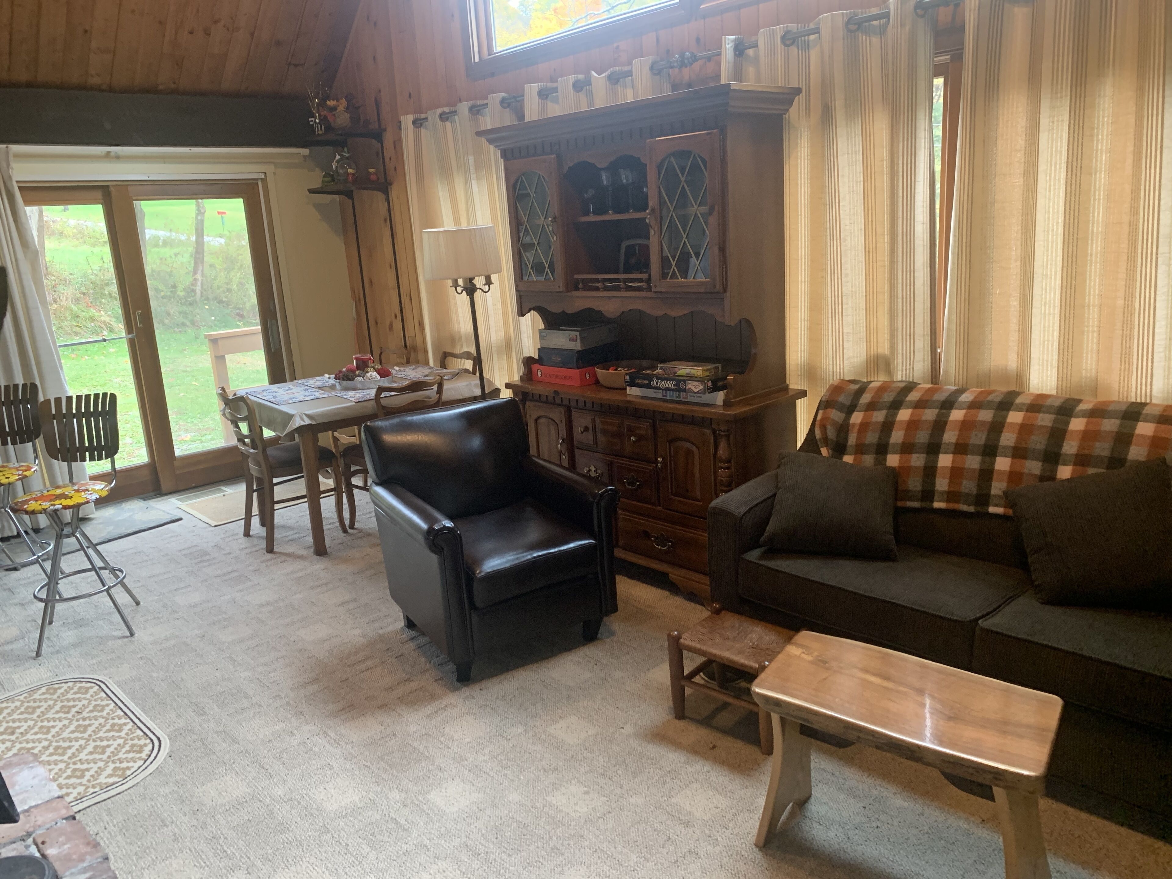 智能電視、壁爐、音響