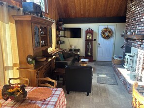 Smart TV, fireplace, stereo