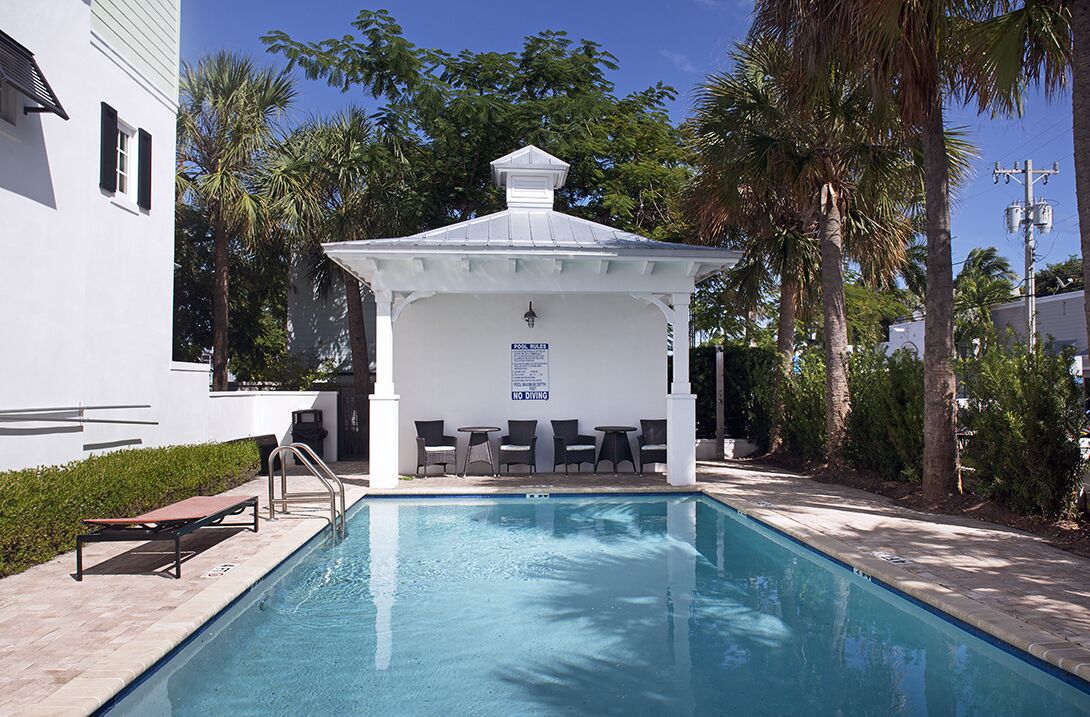 BEAUTIFUL NEW MONTHLY RENTAL - Old Town Key West - top of the line furnishings