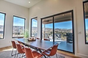 تناول الطعام