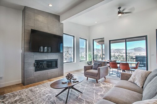 Bear Lake Hillside Retreat - POOL ACCESS with Ideal Beach. New Construction!