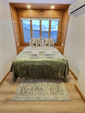 4 bedrooms, desk, iron/ironing board, travel cot