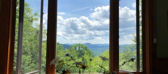 ThreeBears- AC, Hot Tub, Views, Fire Pit, Grill