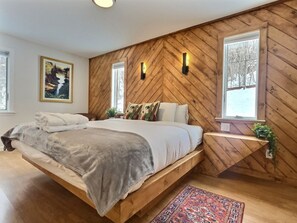 4 bedrooms, desk, iron/ironing board, travel crib - ThreeBears Hot Tub, Views, Game Room, Gym (Killington)