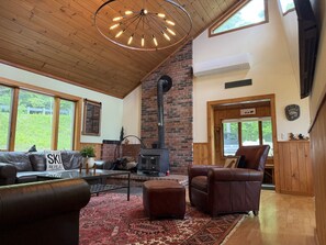 Interior - ThreeBears Hot Tub, Views, Game Room, Gym (Killington)