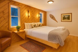 4 bedrooms, desk, iron/ironing board, travel cot