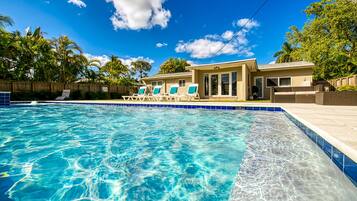 Outdoor pool, a heated pool