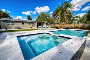 Outdoor pool, a heated pool - Relaxation Villa with New Huge Pool and Spa (Wilton Manors)