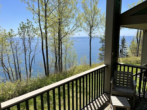 Superior Sanctuary on Lake Superior. Just 6 mi from Lutsen Mountain ski resort!