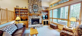 Superior Sanctuary on Lake Superior. Just 6 mi from Lutsen Mountain ski resort!